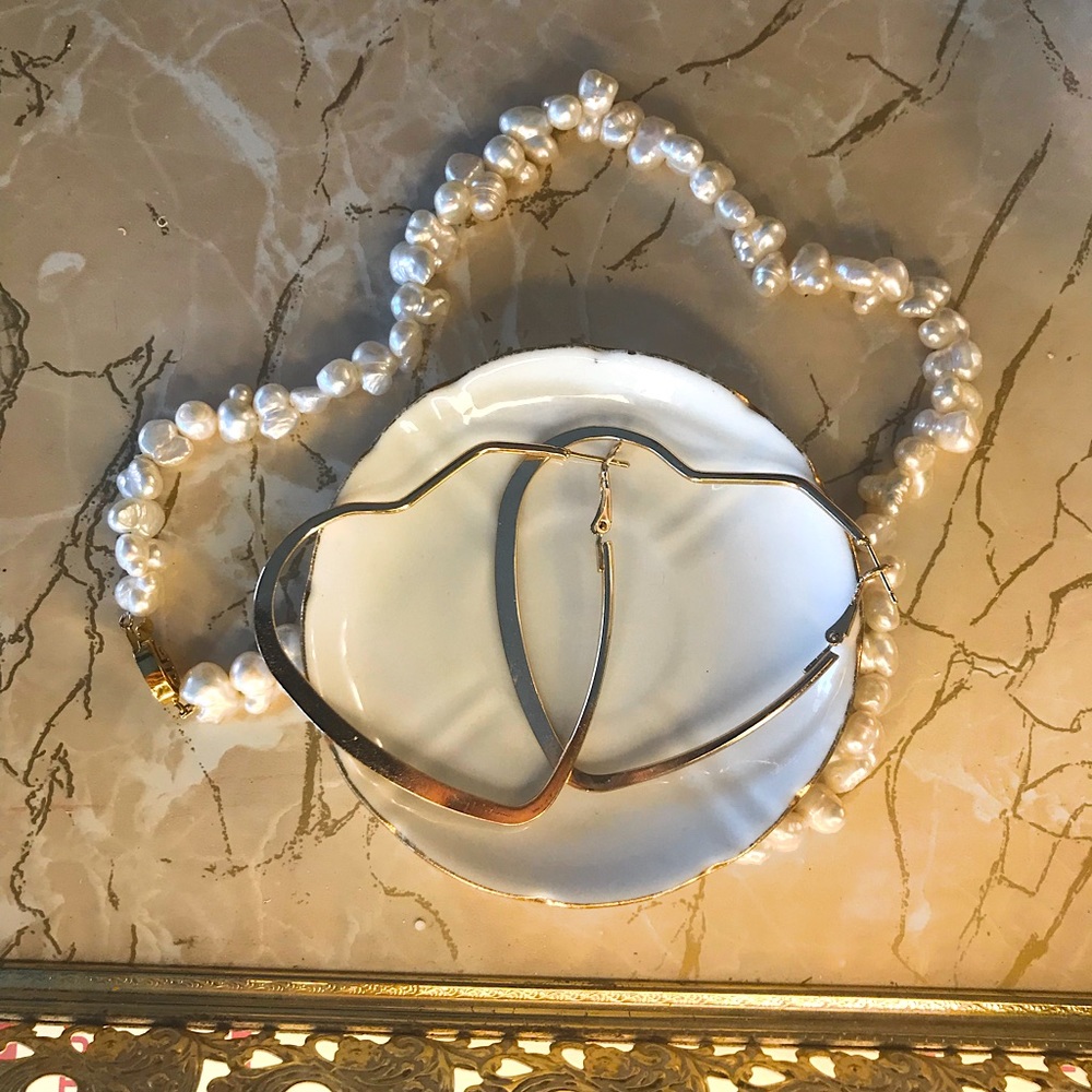 Gold Tone Heart Shaped Hoops 🤍✨